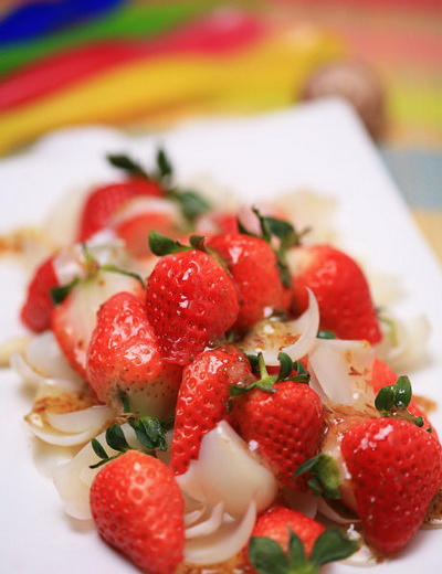 桂花百合草莓的做法