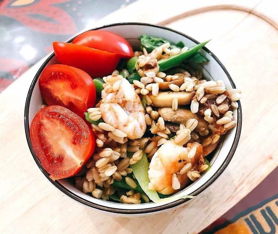 燕麦虾仁什锦饭