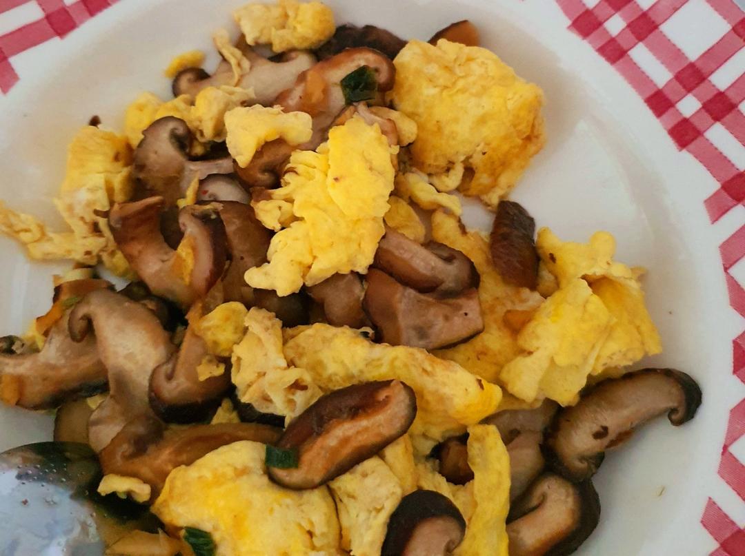 香菇炒鸡蛋