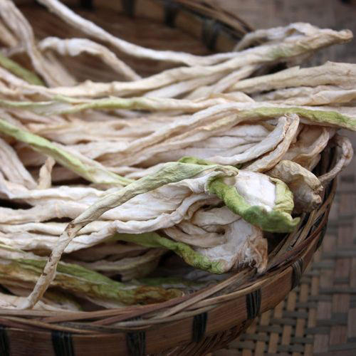 萝卜自己切条晾晒干四川麻辣萝卜干的做法辣椒油少量味精少量芝麻少量