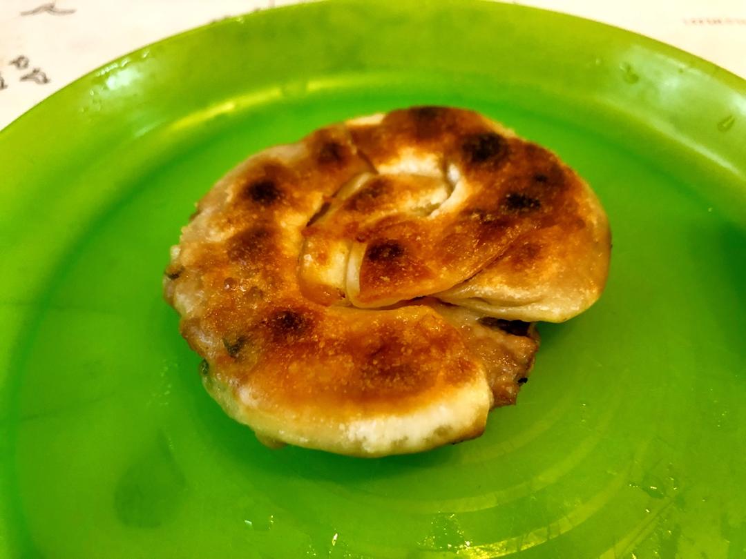 【饺子皮葱油饼】