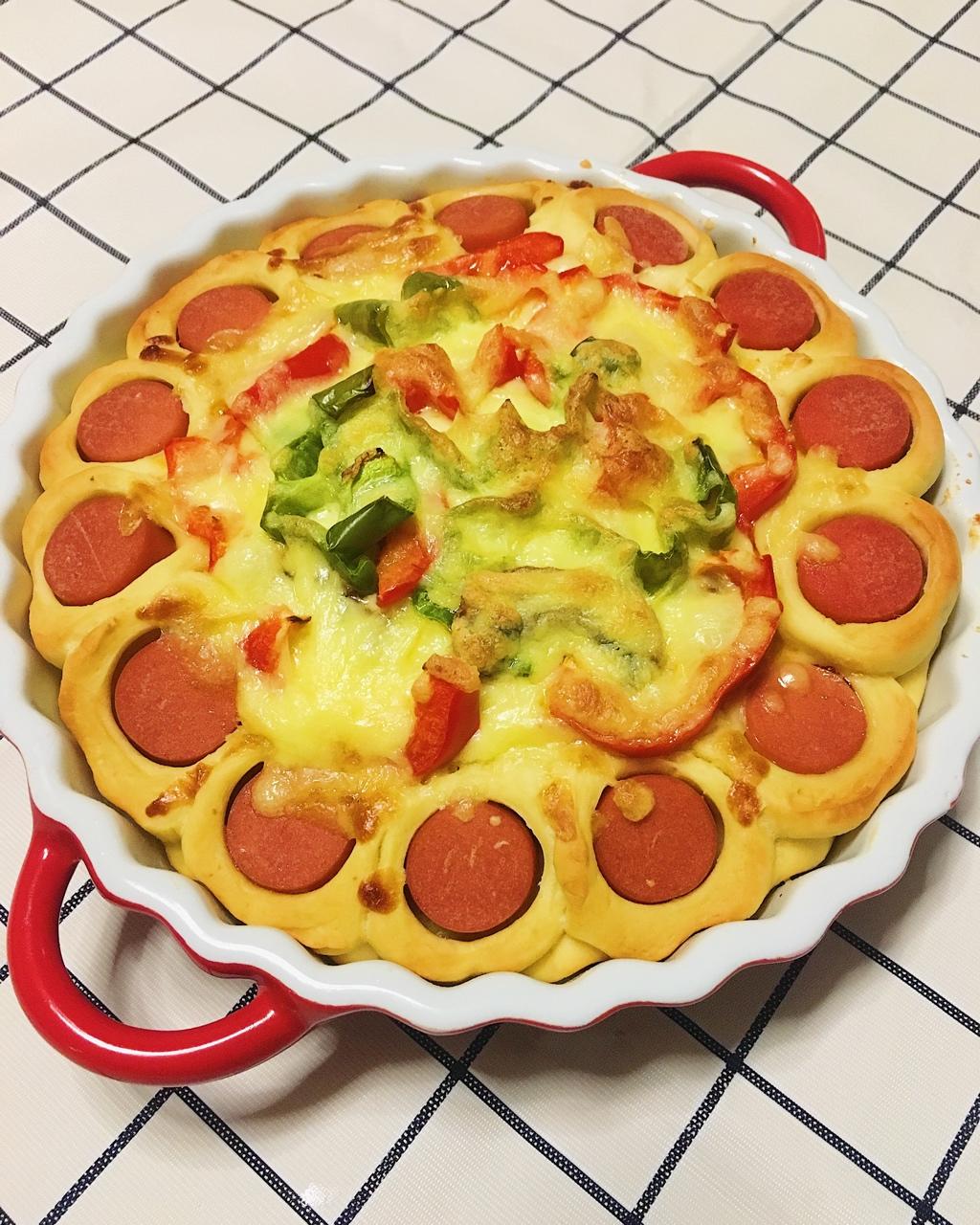 火腿肠围边披萨