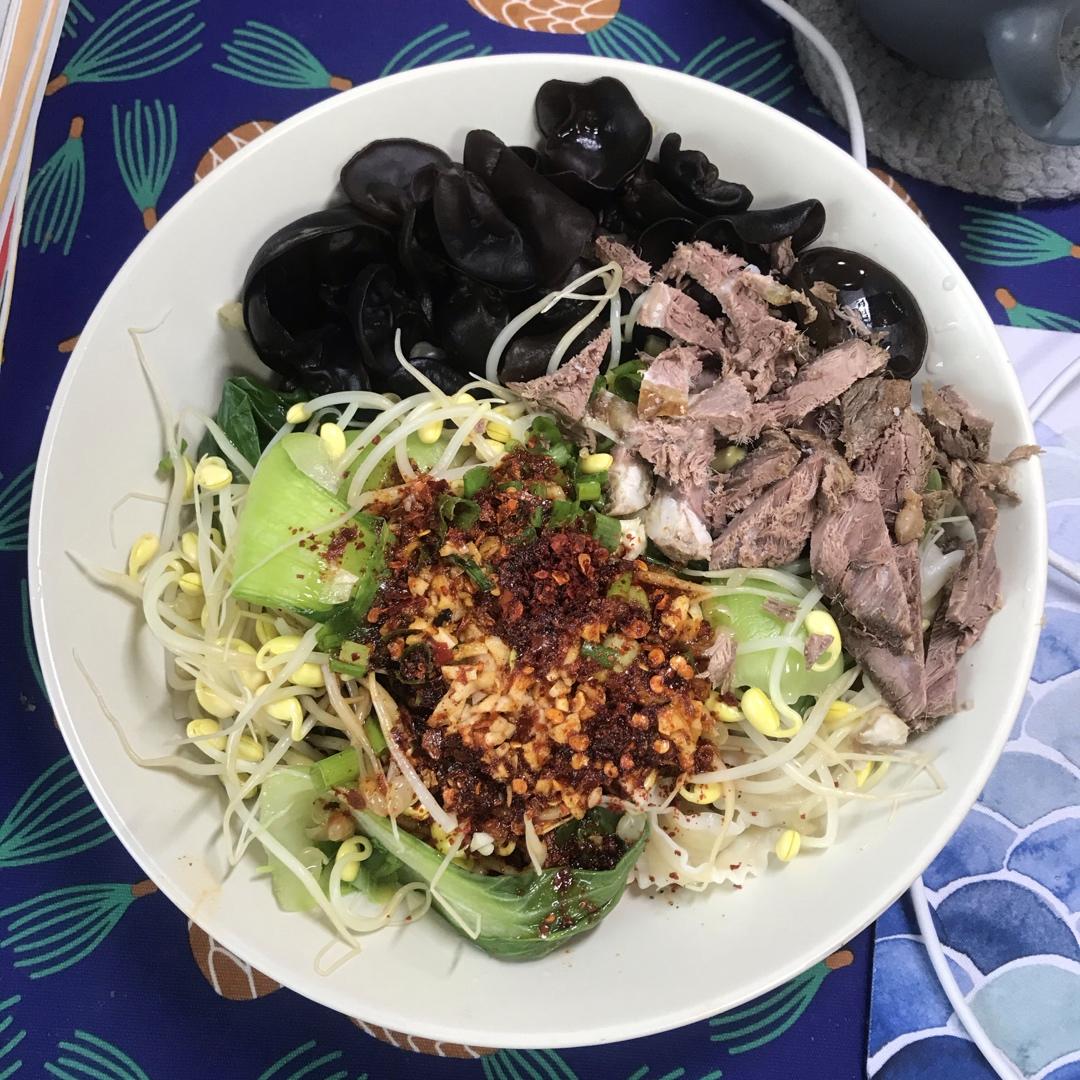 【油泼面】超级快手，好吃到炸裂😋