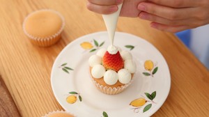 Christmas themed cake steps 3