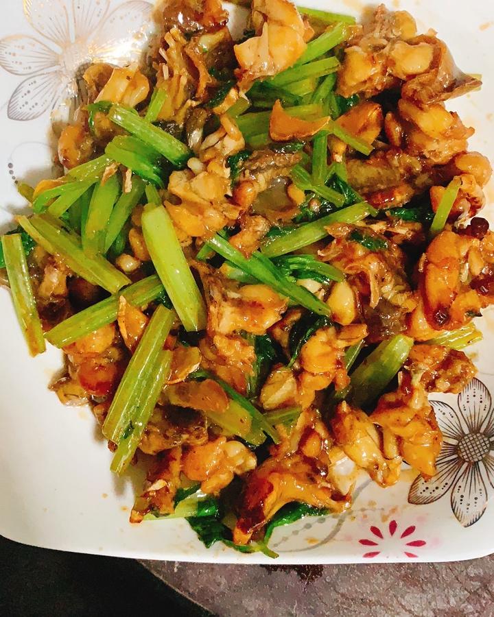 爆炒辣田鸡