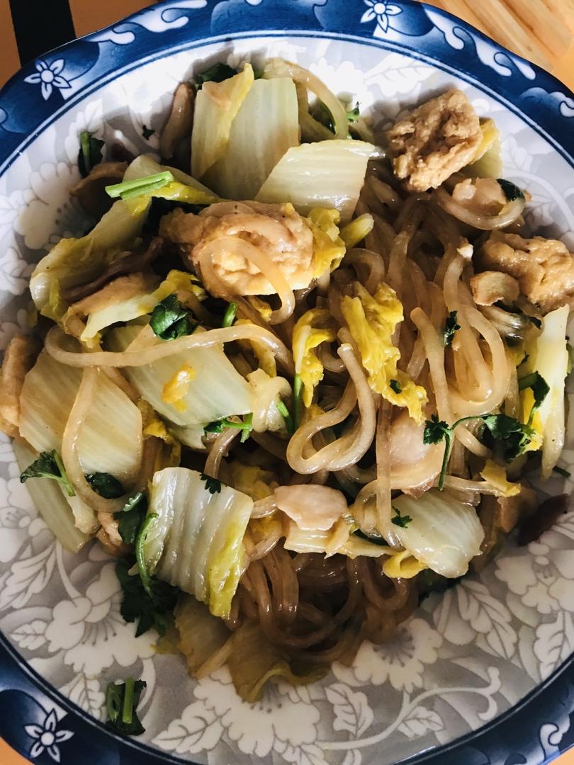 家常白菜炖粉条加豆腐泡