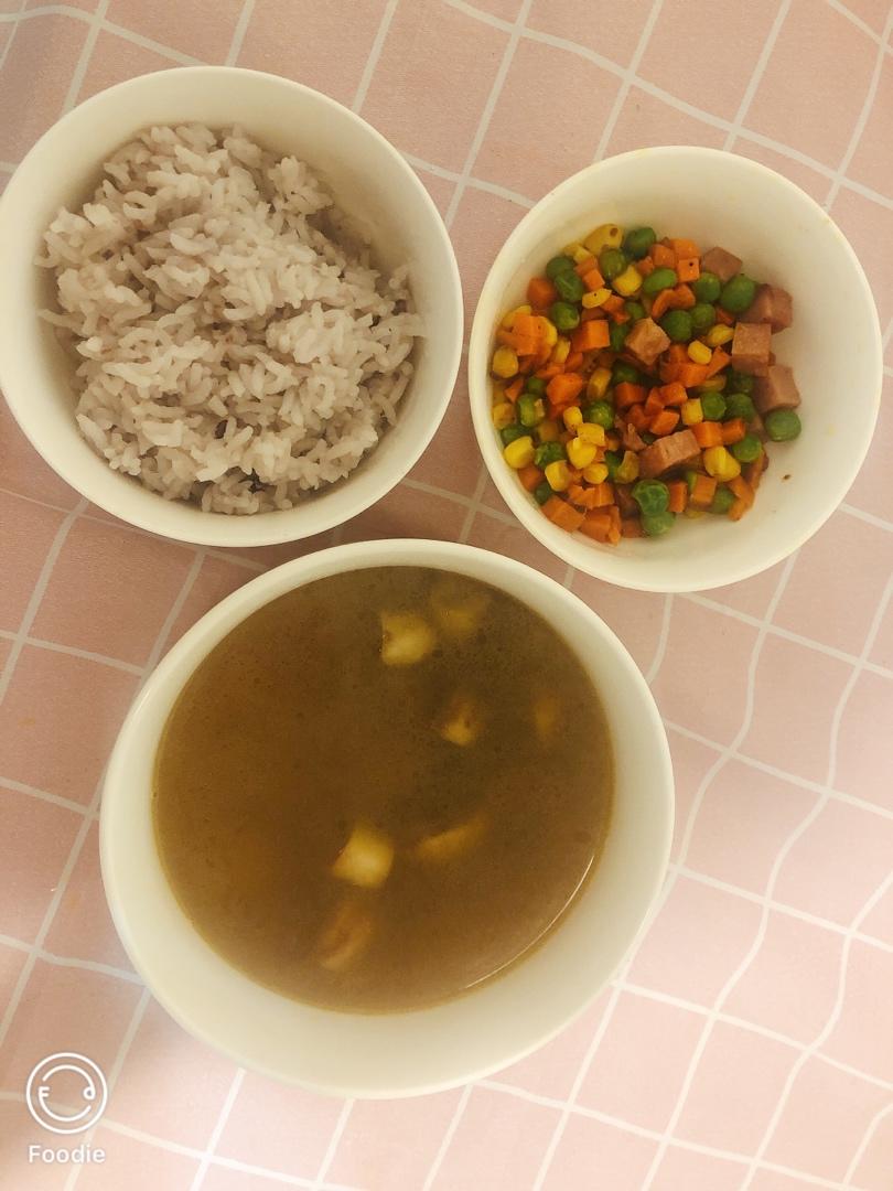 鲜掉眉毛口蘑汤