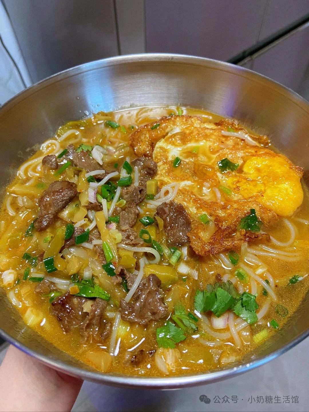 榨菜牛肉米粉，家常汤粉新选择