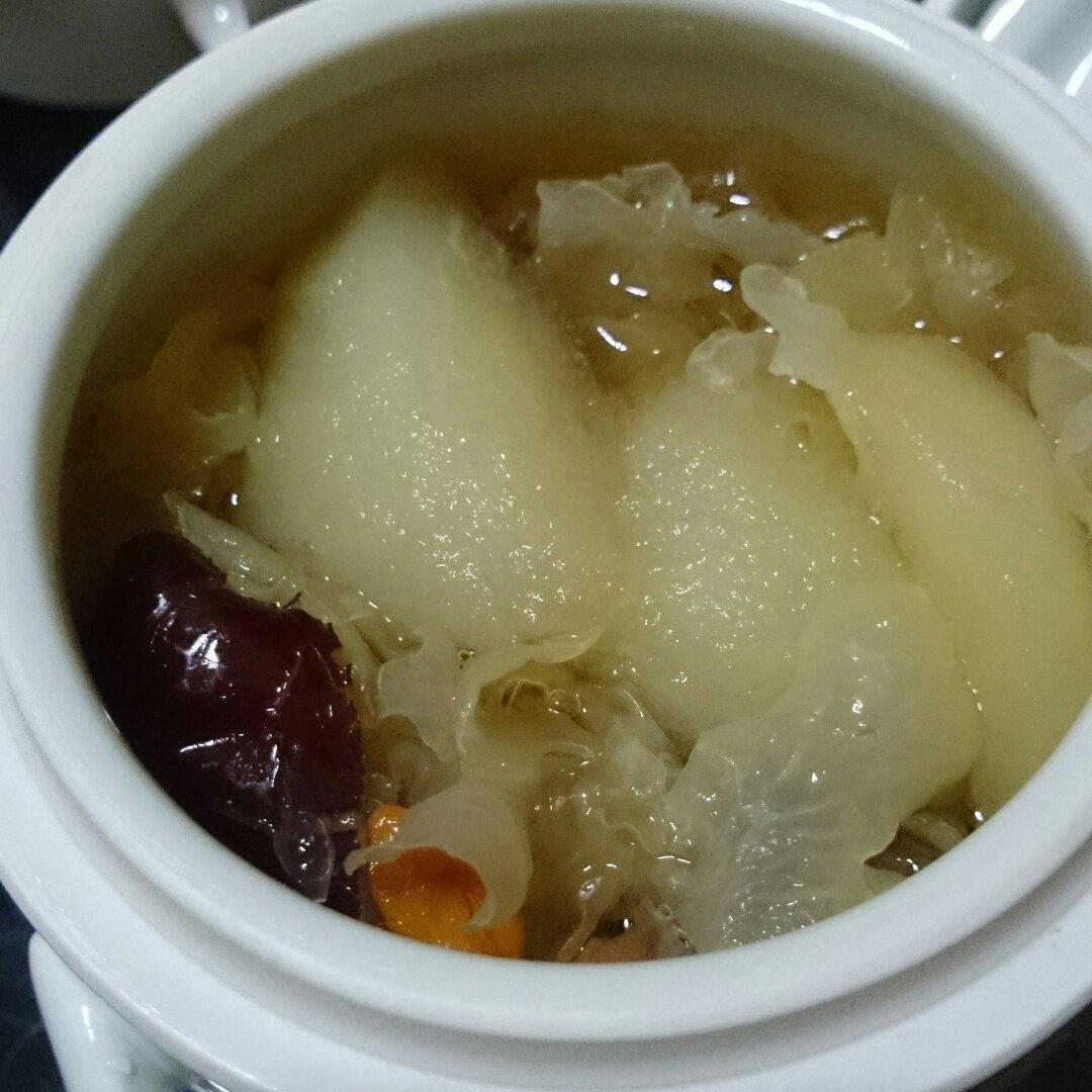 银耳炖梨