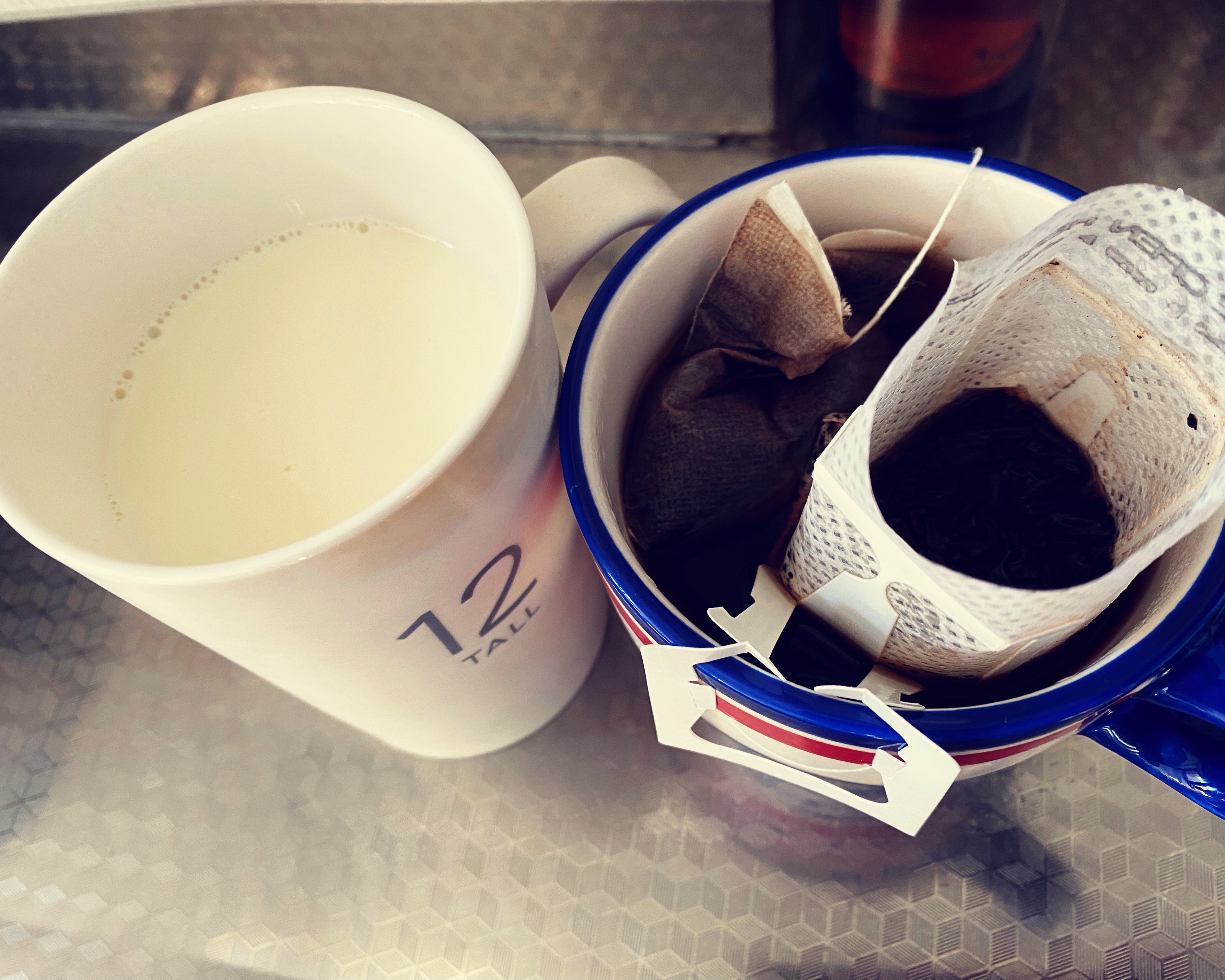 快手·鸳鸯奶茶的做法 步骤1