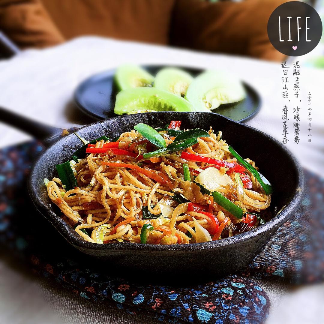 少油条条分明的炒面