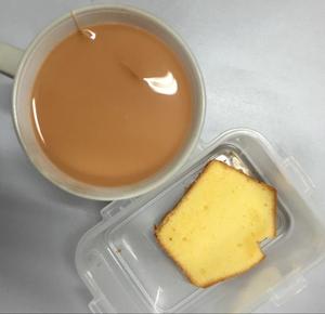 简易版香浓港式奶茶的做法 步骤3