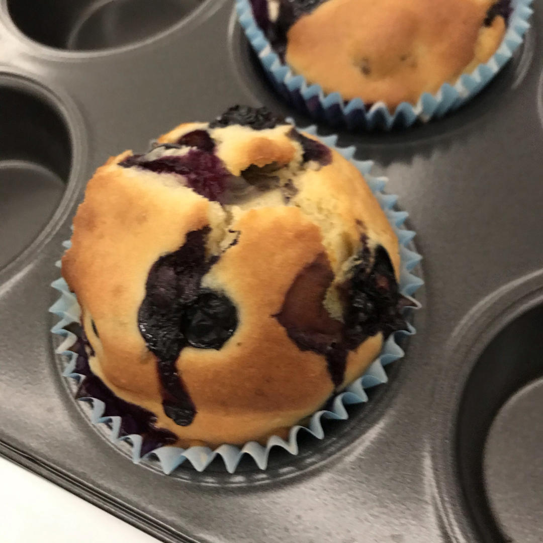 【爆浆蓝莓玛芬蛋糕】搅和几下就爆浆了～Blueberry Muffins～ | Q BAKE