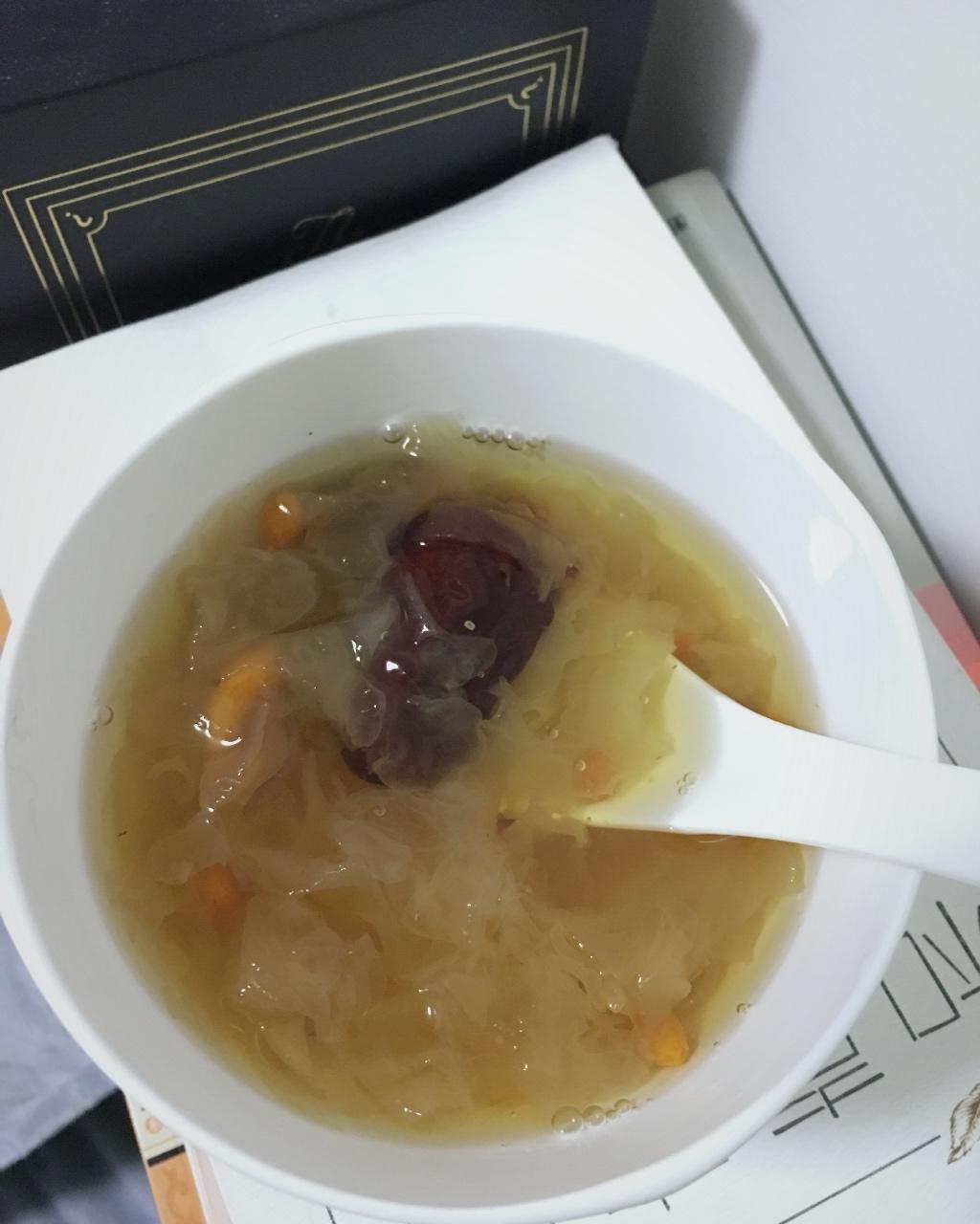 红枣枸杞银耳羹