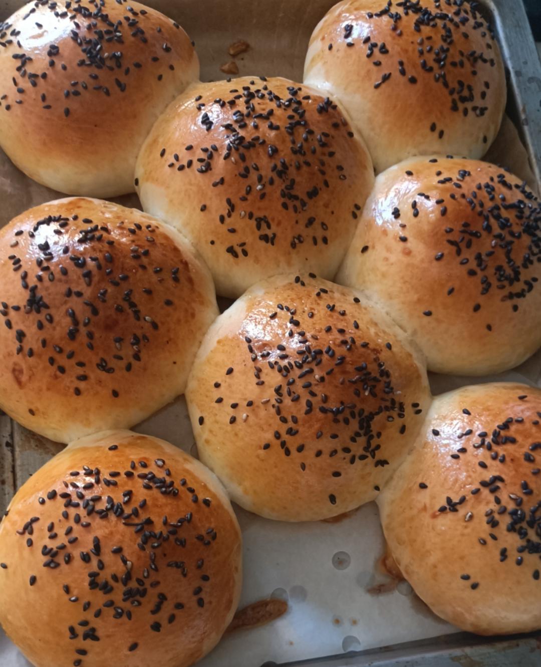 汉堡胚🍔 · 普通面粉(手揉)（更新补充牛肉饼配方2020.06.06）