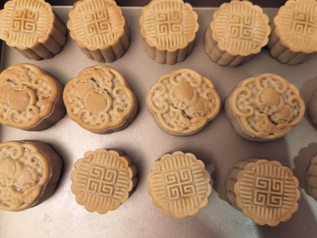 广式月饼—蛋黄莲蓉月饼