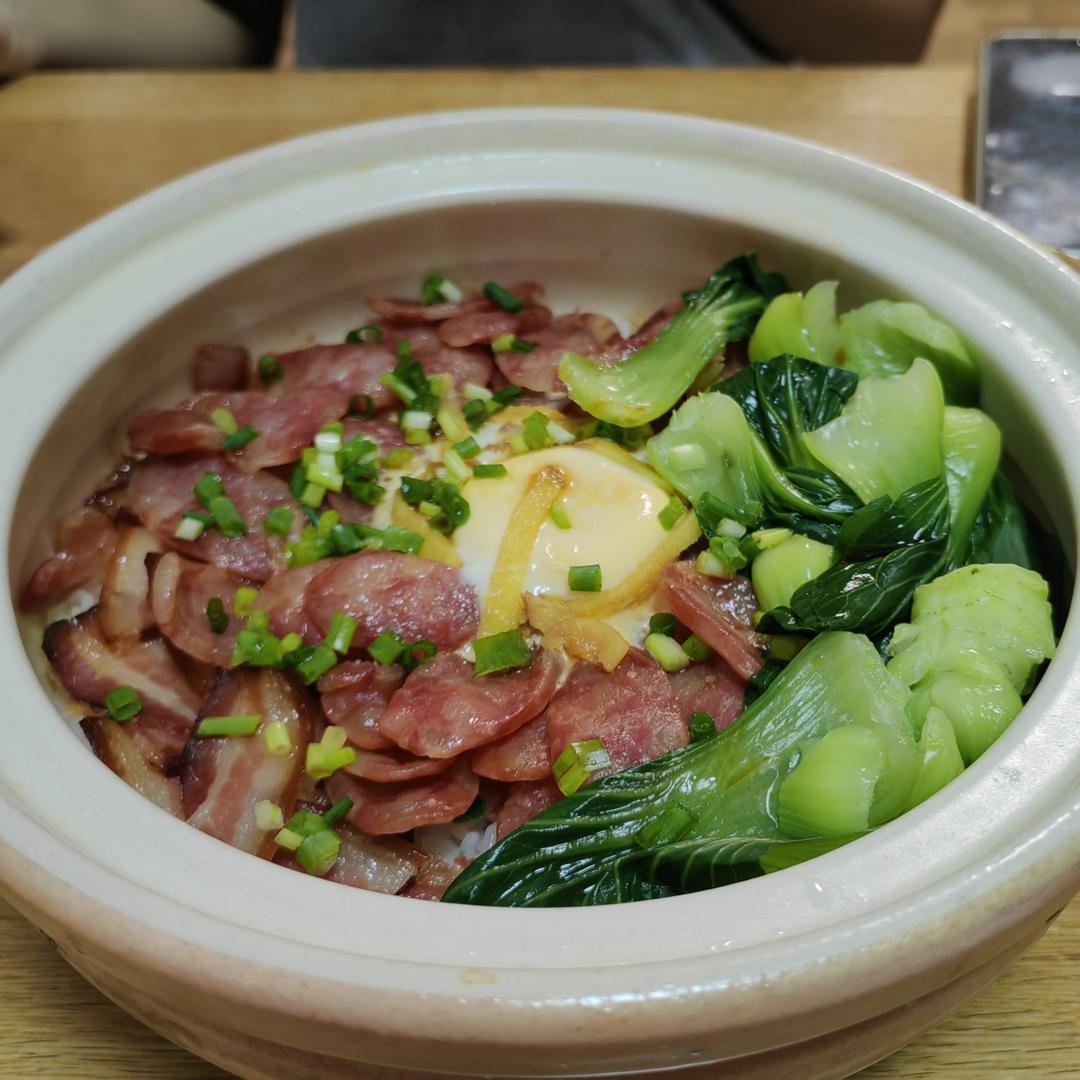 保姆级的「腊味煲仔饭2.0」加强版来了，地道老广味～