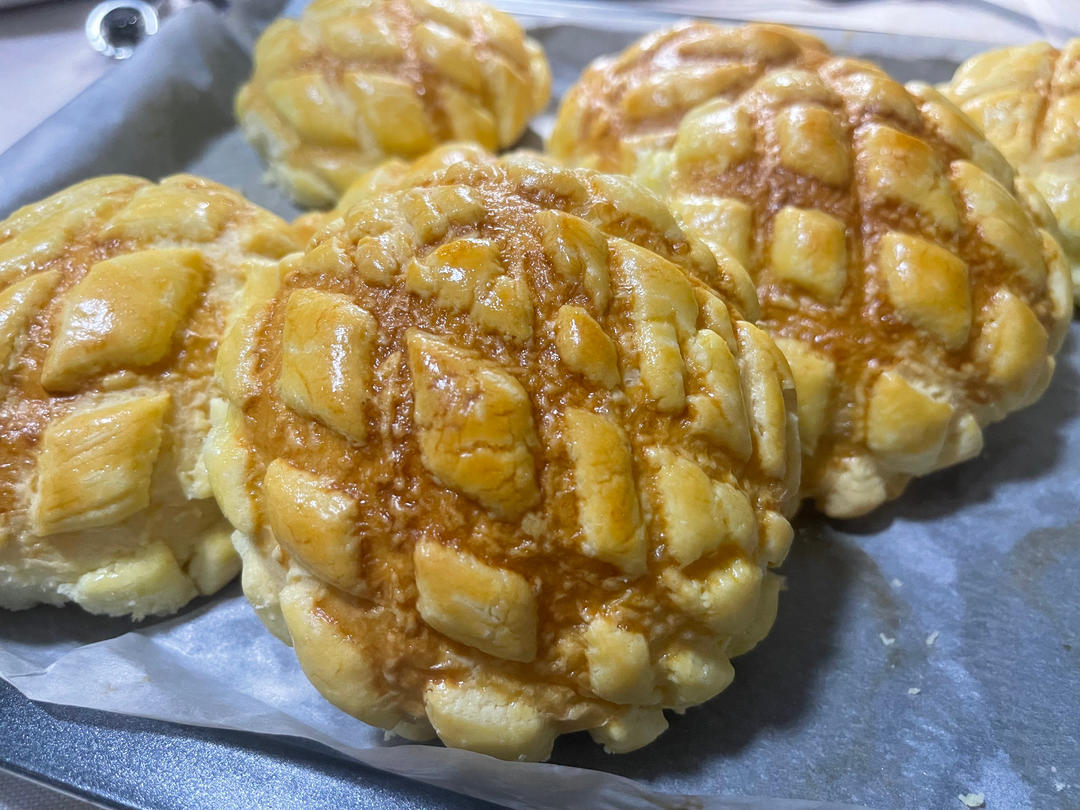 好吃到炸裂的港式菠萝包（附带制作酥皮的小视频）