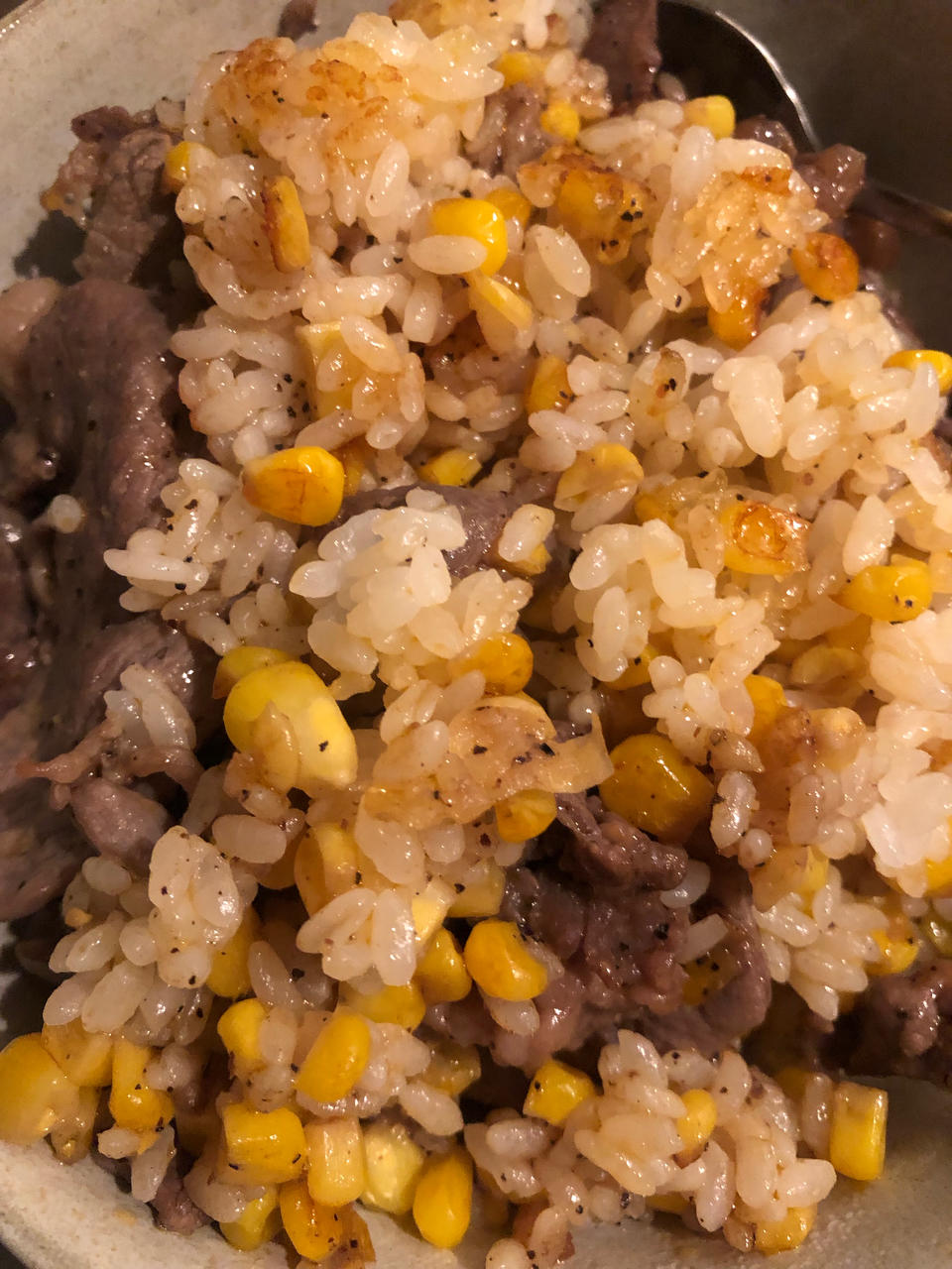 好吃到楼下小狗见到我就微笑的绝味快手黑椒牛柳蛋炒饭！！！
