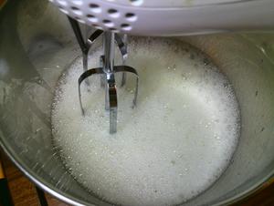 练奶椰香蛋糕卷的做法 步骤6