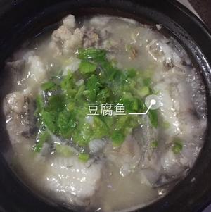 砂锅豆腐鱼的做法 步骤1