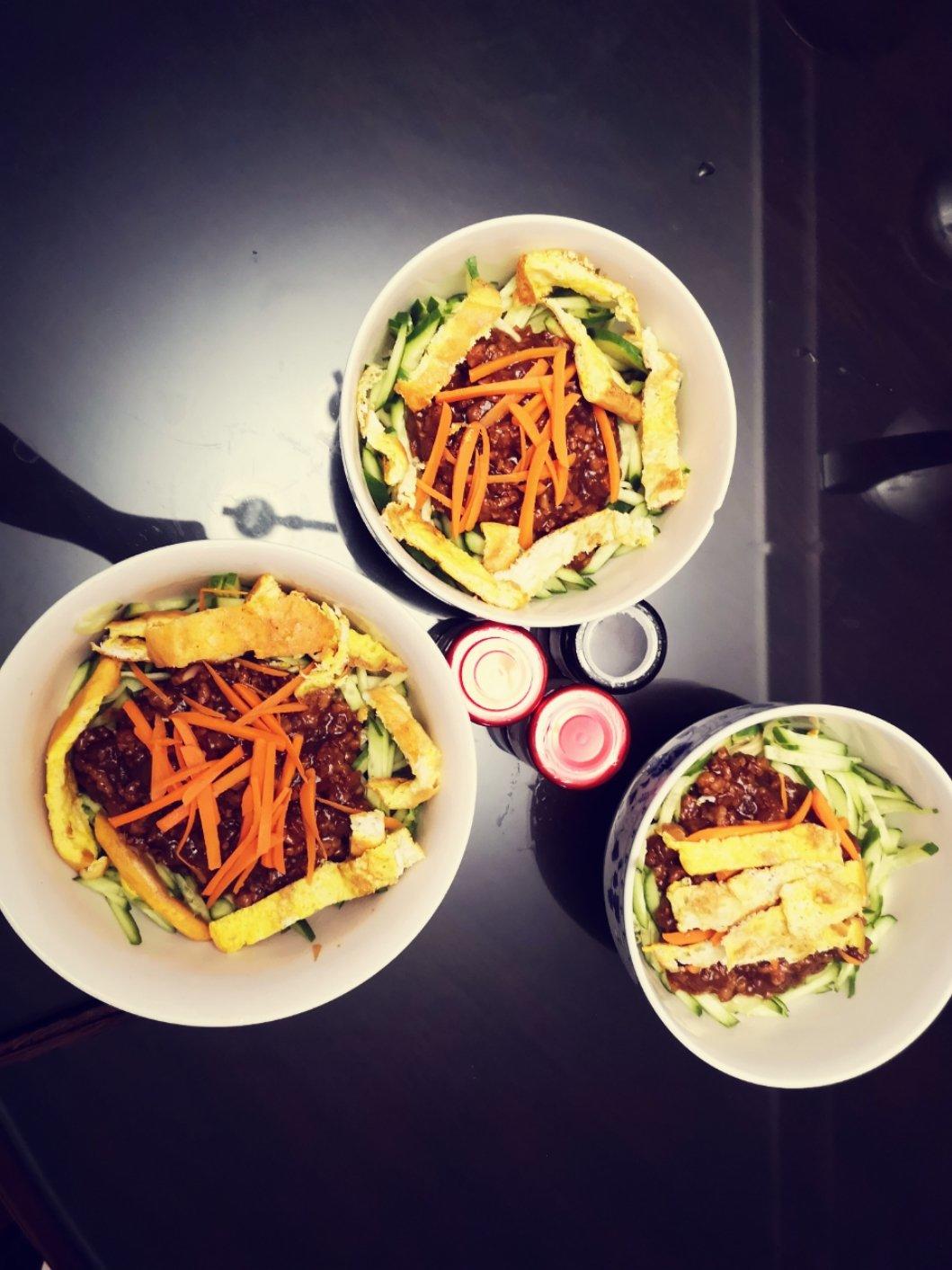 我发誓这将是你吃过最好吃的炸酱面，一口下去回味无穷！！！