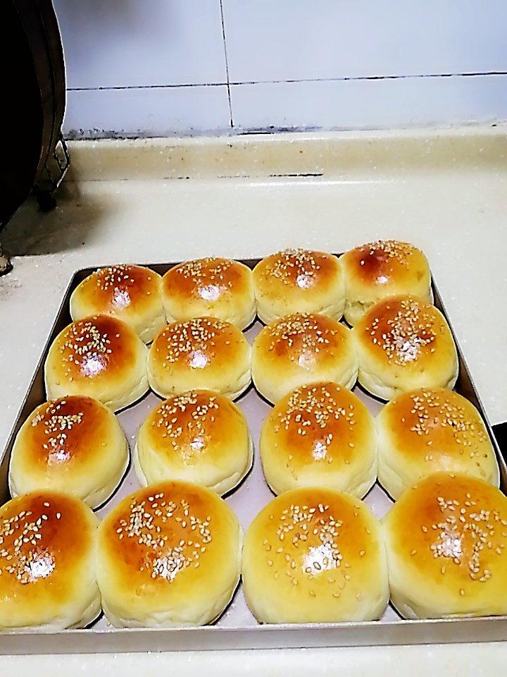 软绵绵的拉丝红豆餐包