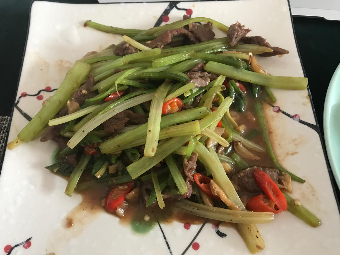 ㊙️家常菜‼️芹菜小炒牛肉‼️牛肉超级嫩滑哟