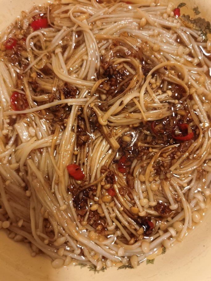 上桌就被秒光，蒜蓉金针菇
