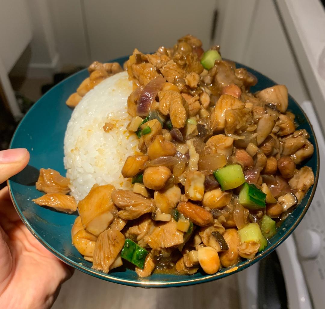 酱烧鸡丁饭的做法