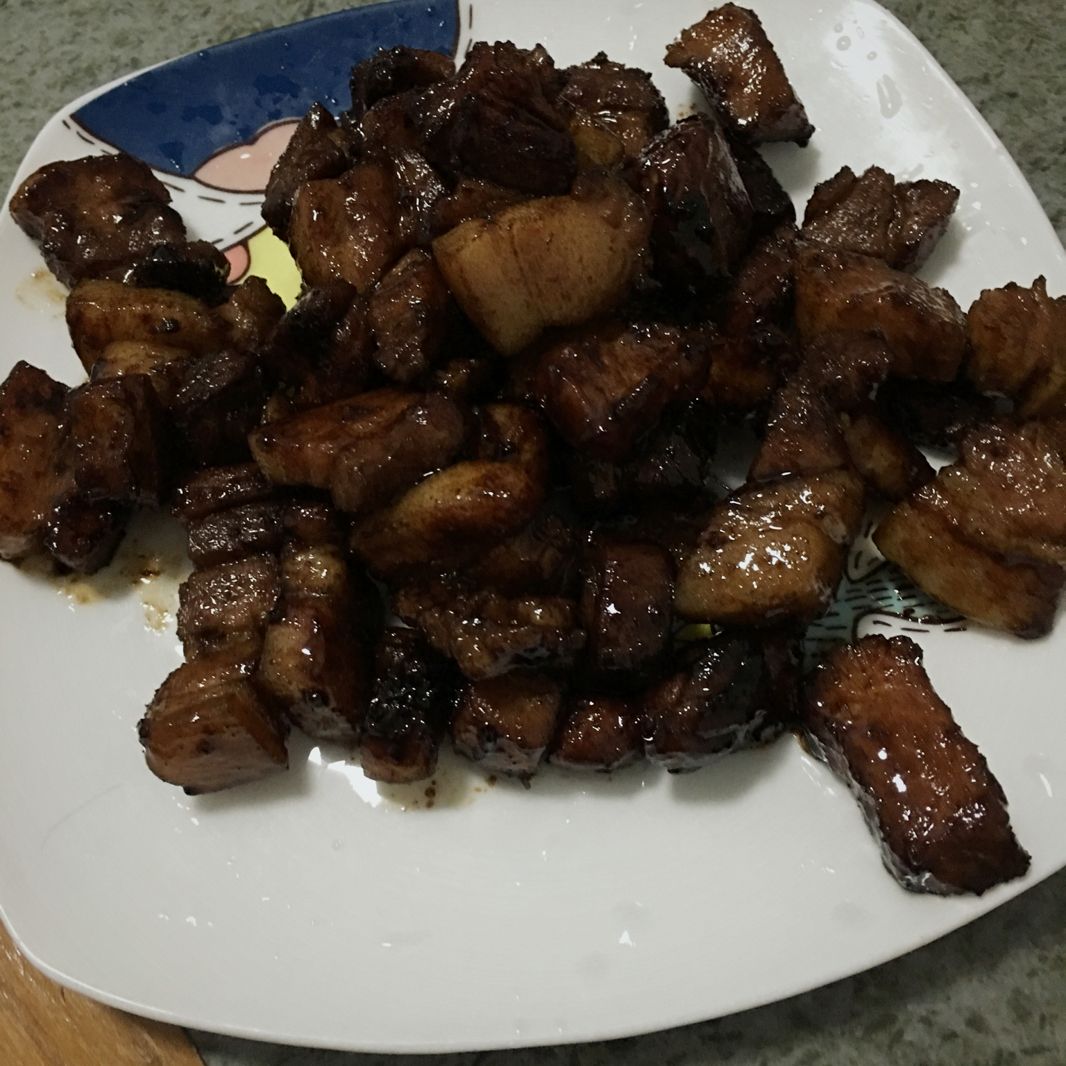 吃着碗里望着锅里的红烧肉