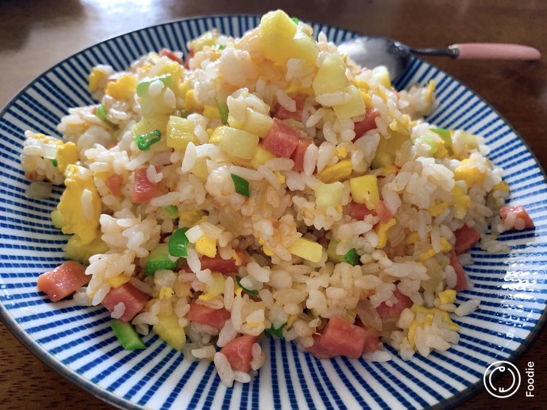 虾仁菠萝炒饭