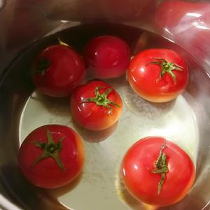 番茄肥牛金针菇的做法 步骤2