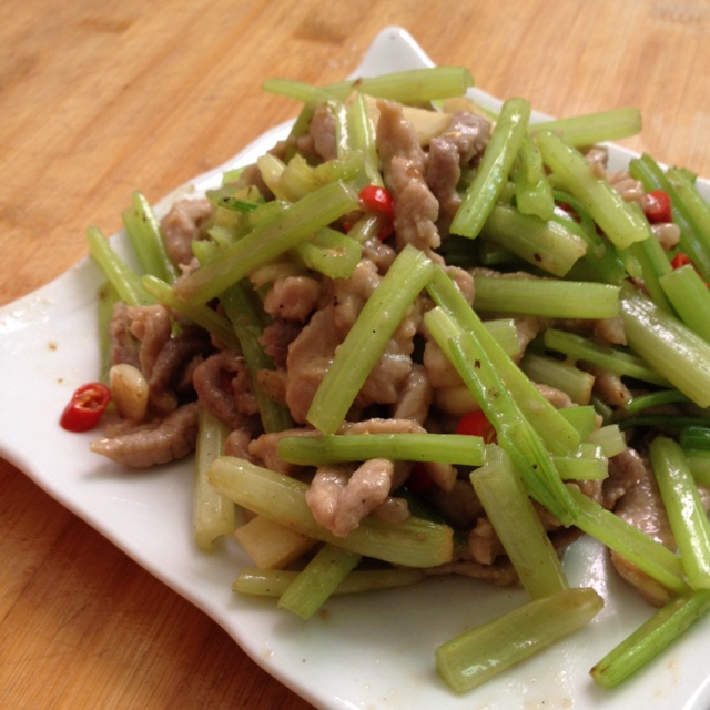 芹菜炒肉片
