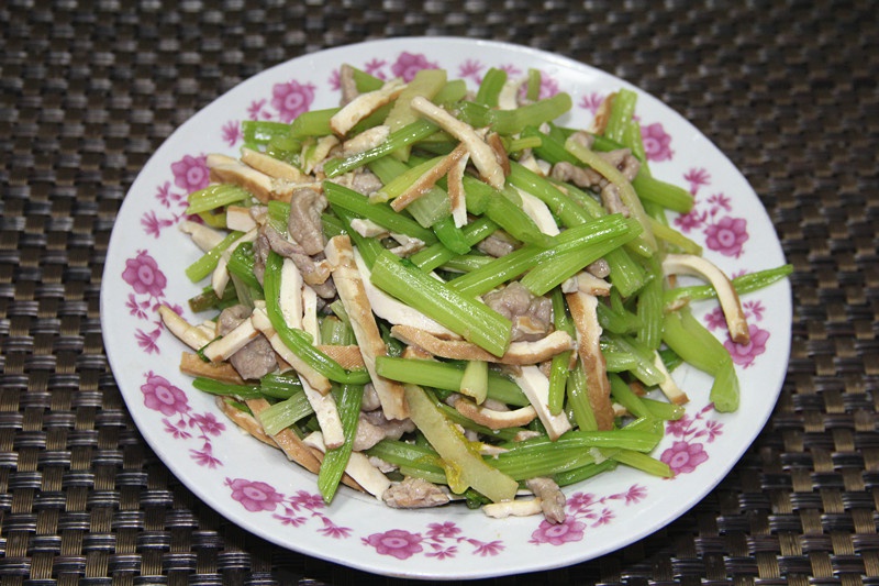 芹菜豆腐干炒肉丝