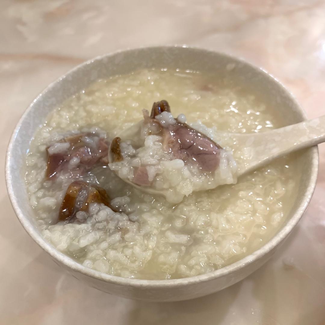 超快手腊肉腊鸡腿香浓咸粥的做法