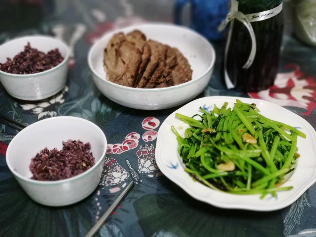 炒茼蒿（零失败巨好吃的快手菜）