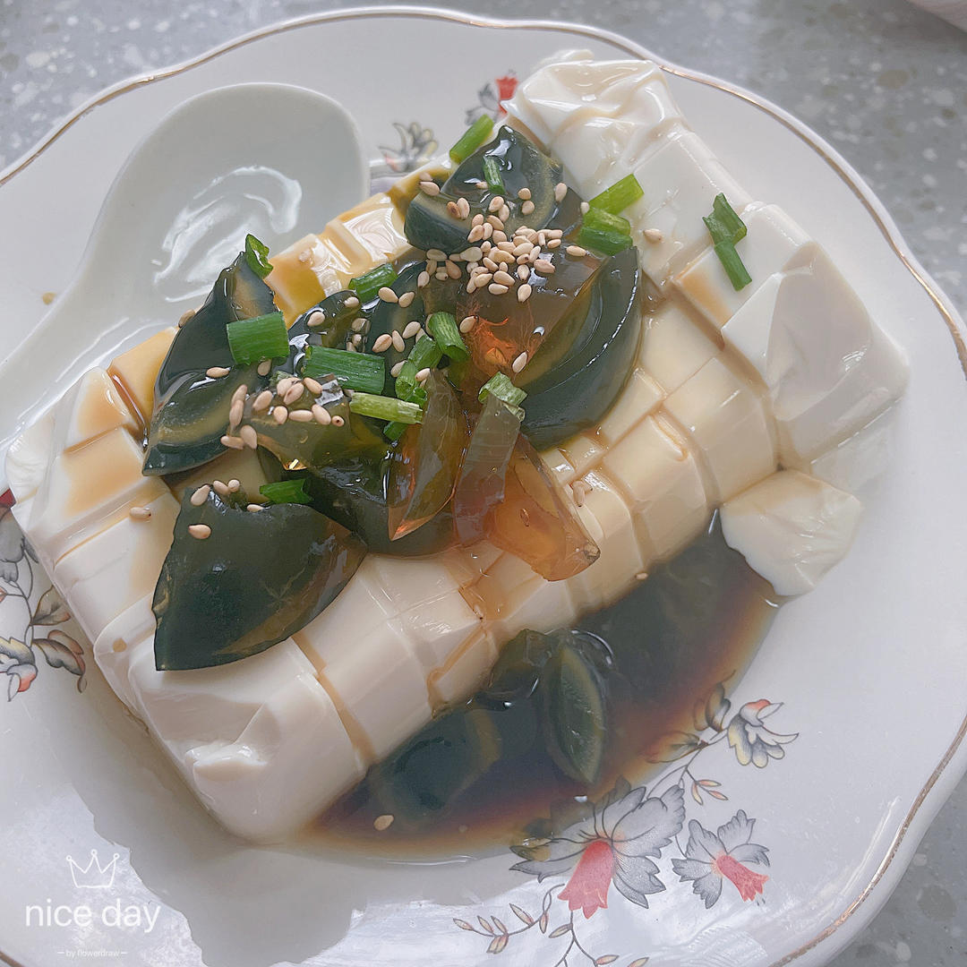 凉拌皮蛋豆腐