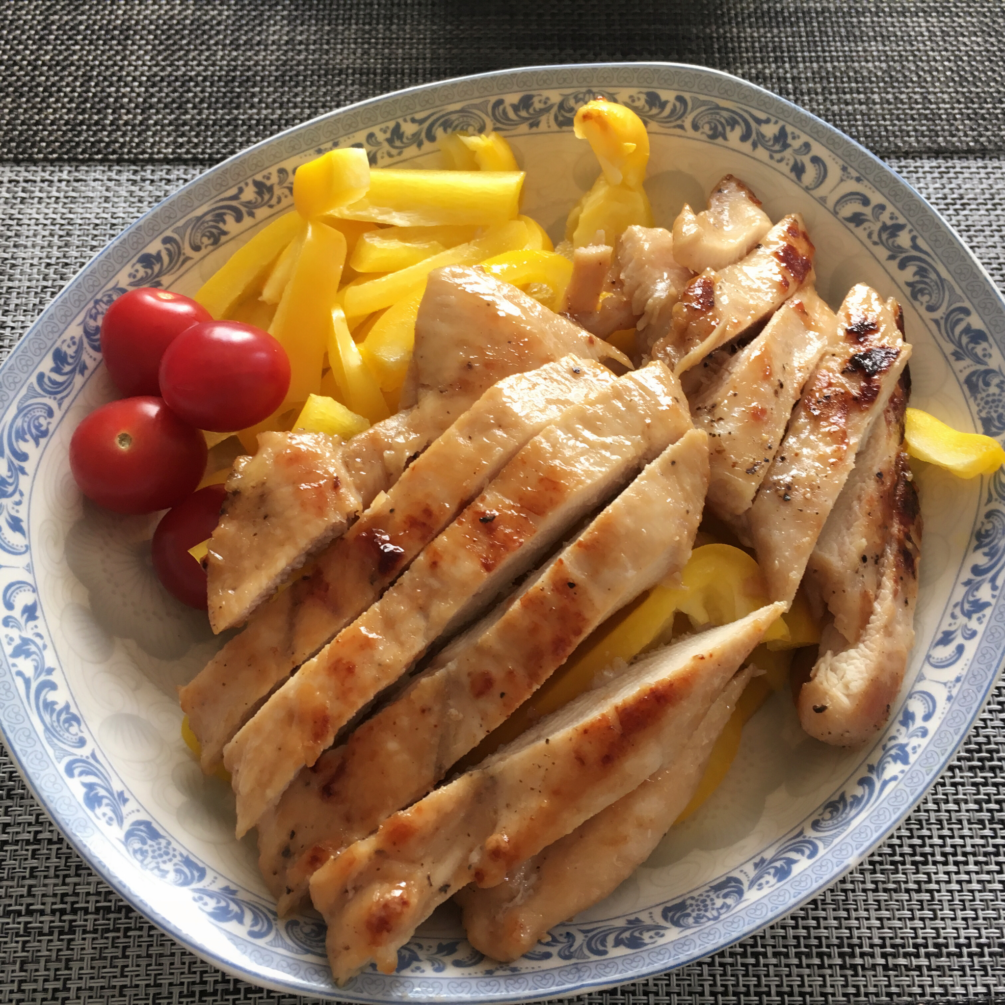 大头亘做的酷炫屌炸天好吃的煎鸡胸肉(香蒜蜂蜜煎鸡胸肉)