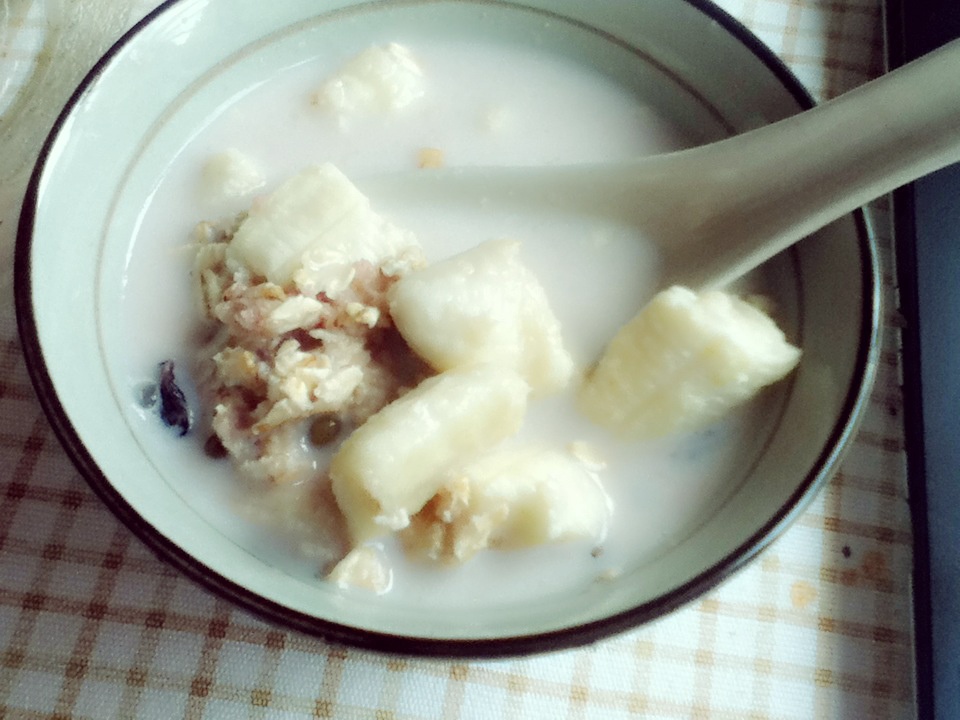 香蕉牛奶燕麦粥