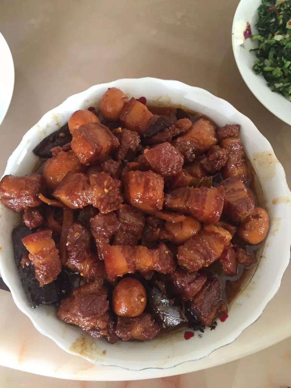 加了鹌鹑蛋后，这盘红烧肉，美味的逆天啦——鹌鹑蛋烧肉（孔瑶食谱）
