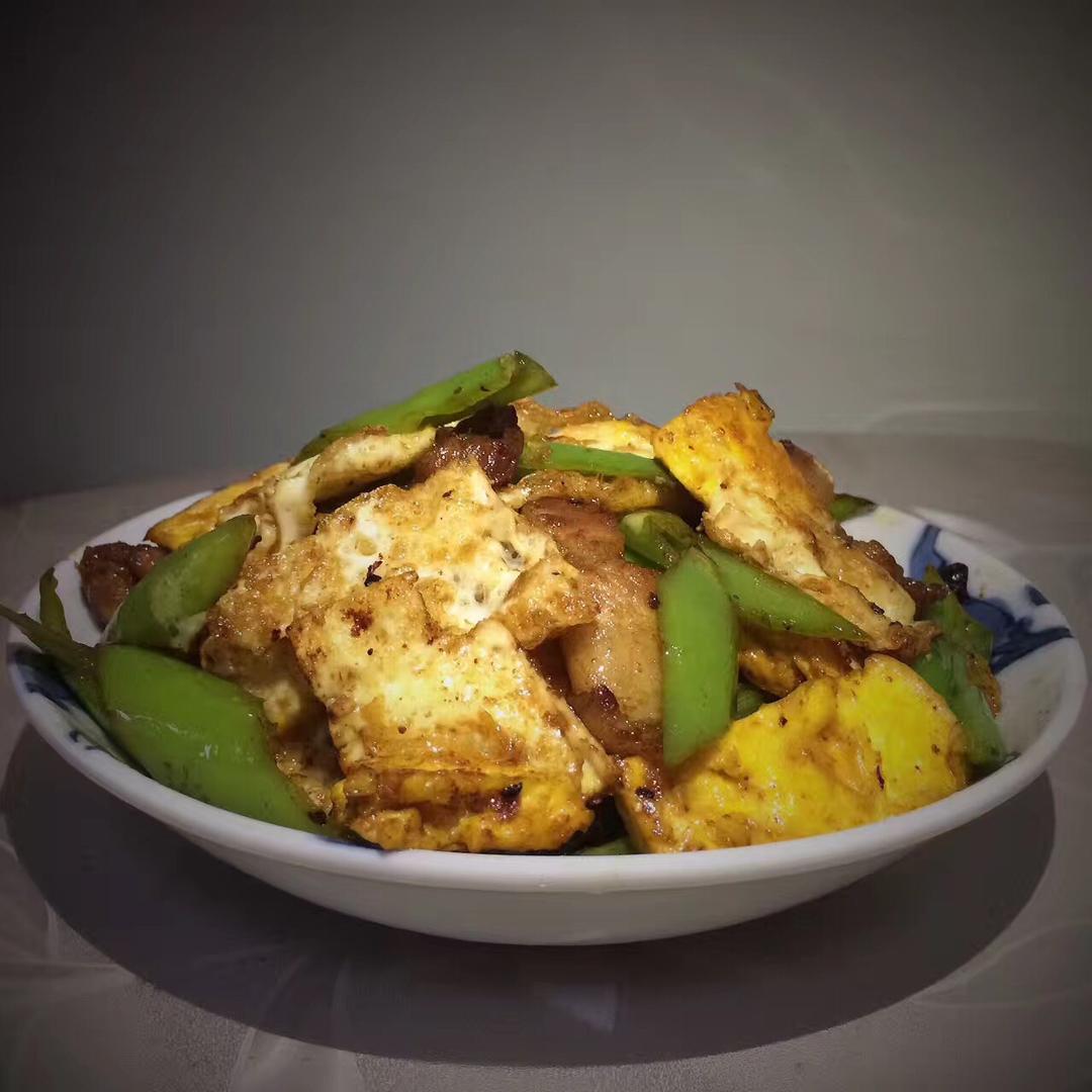 有一种爱叫王菲做的荷包蛋炒五花肉,简单味美又下饭