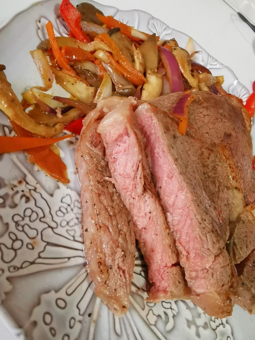 洋葱甜椒配牛排 附超级简单的煎牛排技巧 的做法步骤图 阿戒同学 下厨房