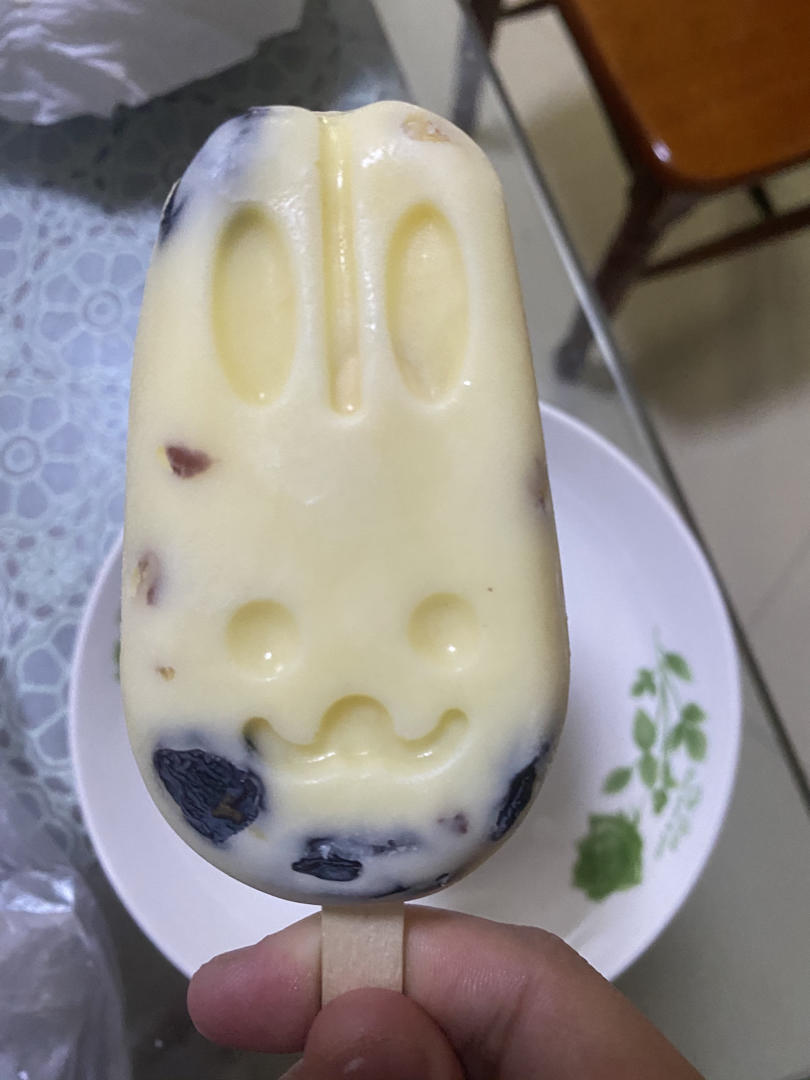 不愿透露厨房的田螺猛男做的消耗淡奶油的牛奶雪糕