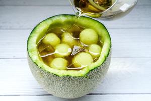 玫珑茶冻饮-夏天吃瓜的正确打开方式的做法 步骤5