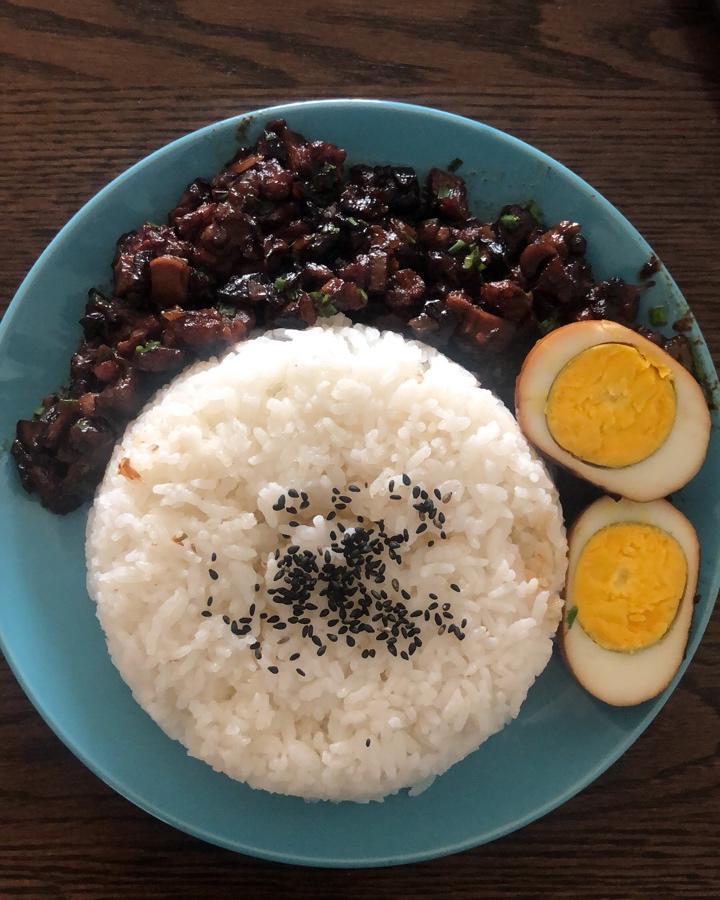 视频菜谱：【无油卤肉饭】