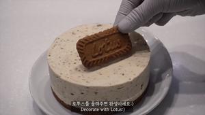 韩国Nebokgom  lotus焦糖饼干芝士慕斯蛋糕的做法 步骤19