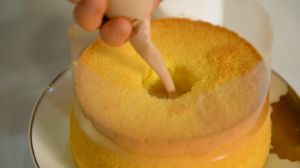 爆浆蛋糕最简单的做法，不仅松软还能抖臀！的做法 步骤5