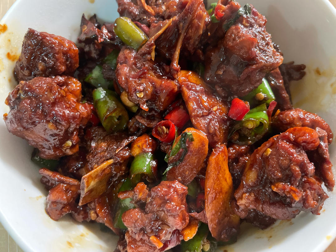 传统正宗的啤酒鸭配方和做法，鲜嫩香浓，只需炒千万不要焯水