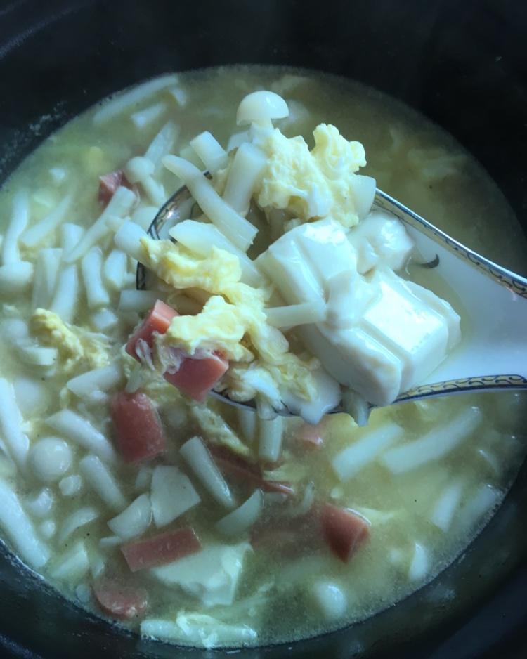 鲜掉眉毛的菌菇豆腐汤